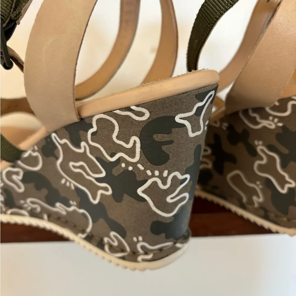 Clarks Narrative Adesha Art Khaki Combi Wedge Heel Sandals Women’s 9